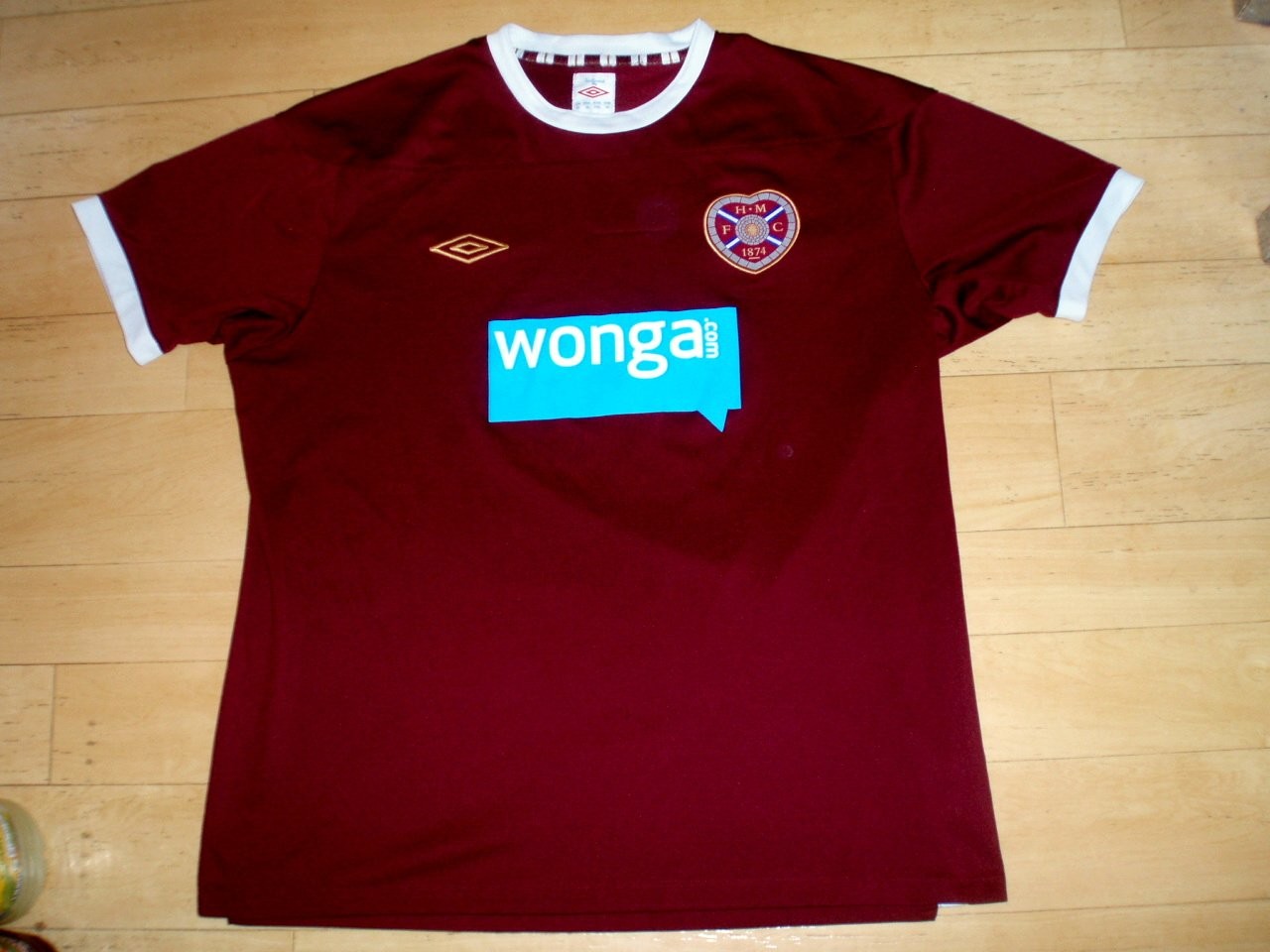 Click image for larger version

Name:	heart-of-midlothian-home-football-shirt-2011-2012-s_31034_1.jpg
Views:	3
Size:	147.8 KB
ID:	615781